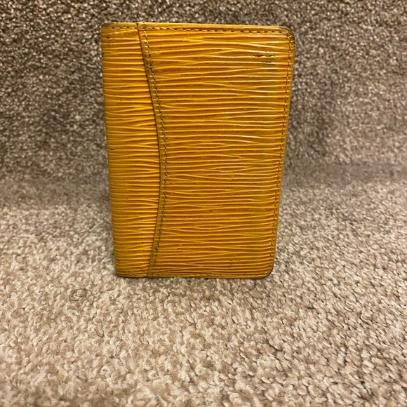 Louis Vuitton epi-card holder - Picture 4 of 12